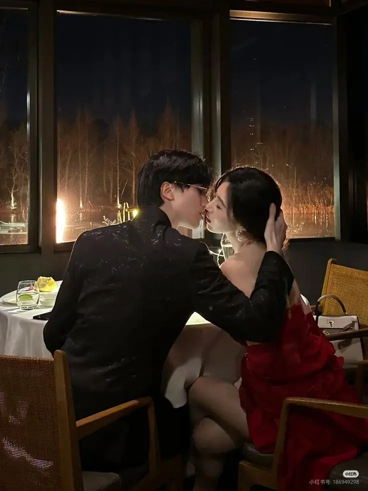 Phó Tổng, Cà Vạt Của Anh Hơi Lệch Rồi...